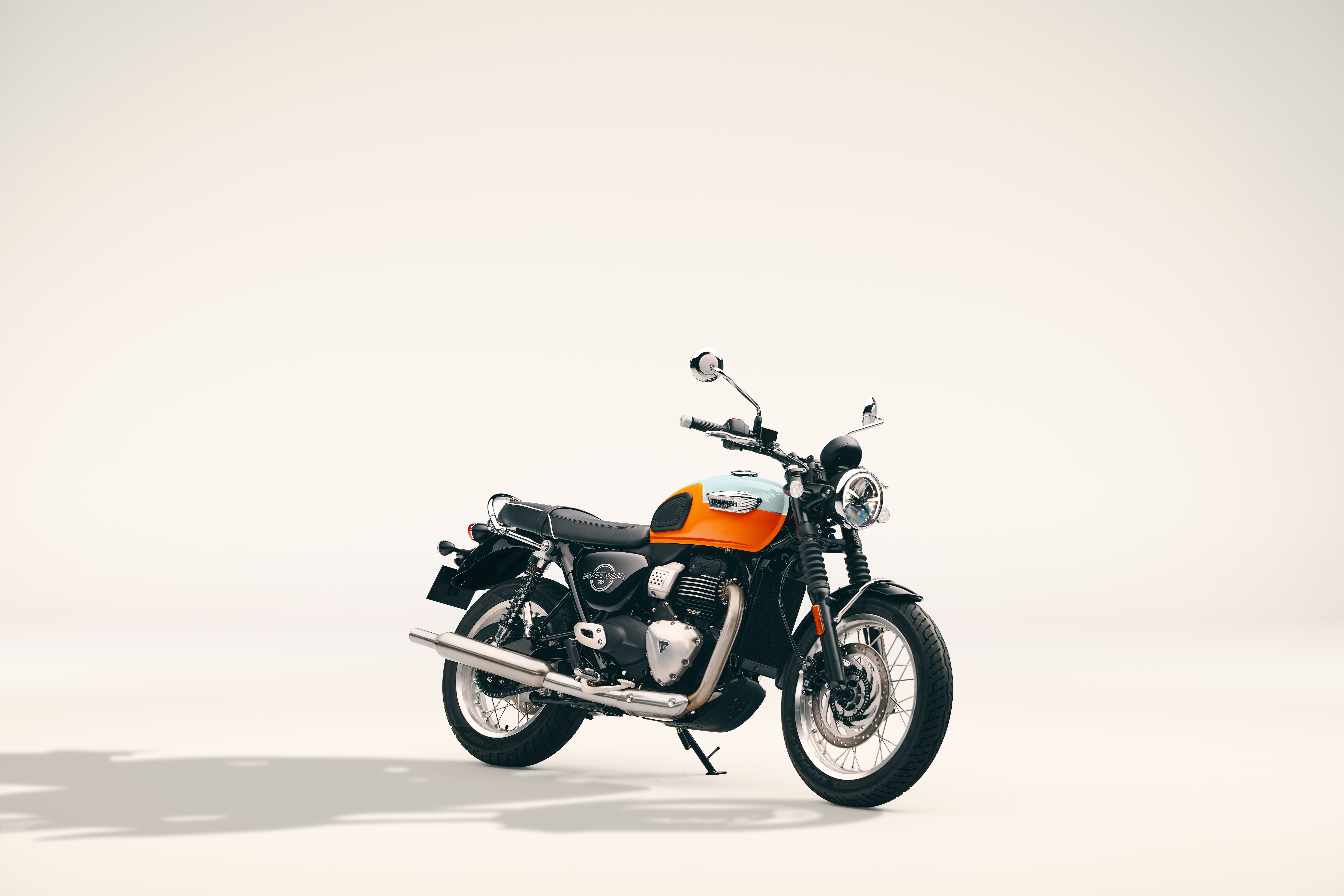 トライアンフ　空冷アルミホイール　ボンネビル　スラクストン純正 Bonneville T40 | 400 cc Modern Classics | Triumph Motorcycles